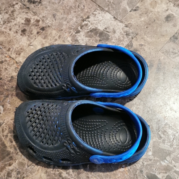 Toddler boys slip on shoes - Picture 1 of 4